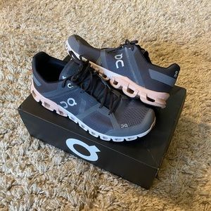 On Cloud Cloudflow Women’s shoe Size 10